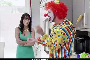Clown had to Reimburse the Angry Housewife Alana Cruise