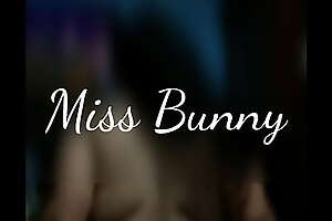 A Miss bunny le encanta dar sentones