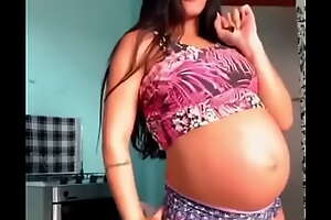 Novinha grávida 8 meses