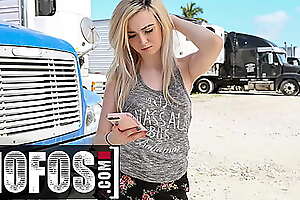 (Lexi Lore) Just Broke Up With Her BF And Left Alone In The Parking Then (Jesse Black) Cums On Her Mouth - Mofos