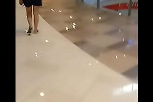 Dinapuan ng Libog Sa Mall Kaya Kinantot Sa CR