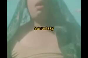 Hot sonu play with boobs