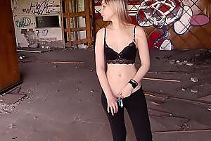 Beautiful Sex With a Student Girl In An Abandoned Building 