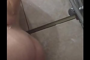 novinha loira gostosa no banheiro