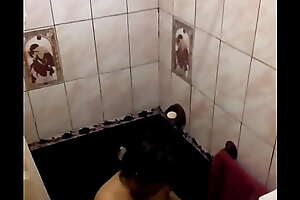 María Elena Rivera desnuda en la ducha
