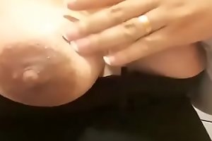 Embarazada se masturba en el bañ_o